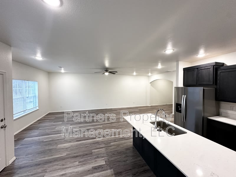 1035 South Benchmark Lane – photo 2