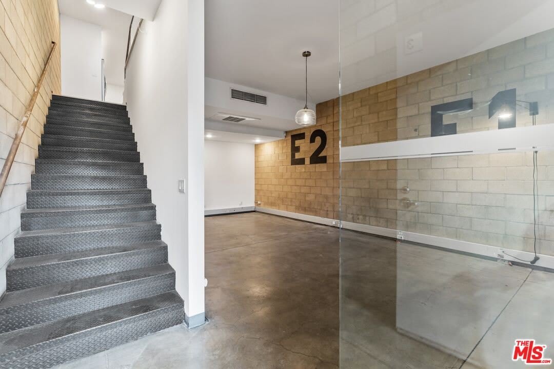 6615 Melrose Ave – photo 3