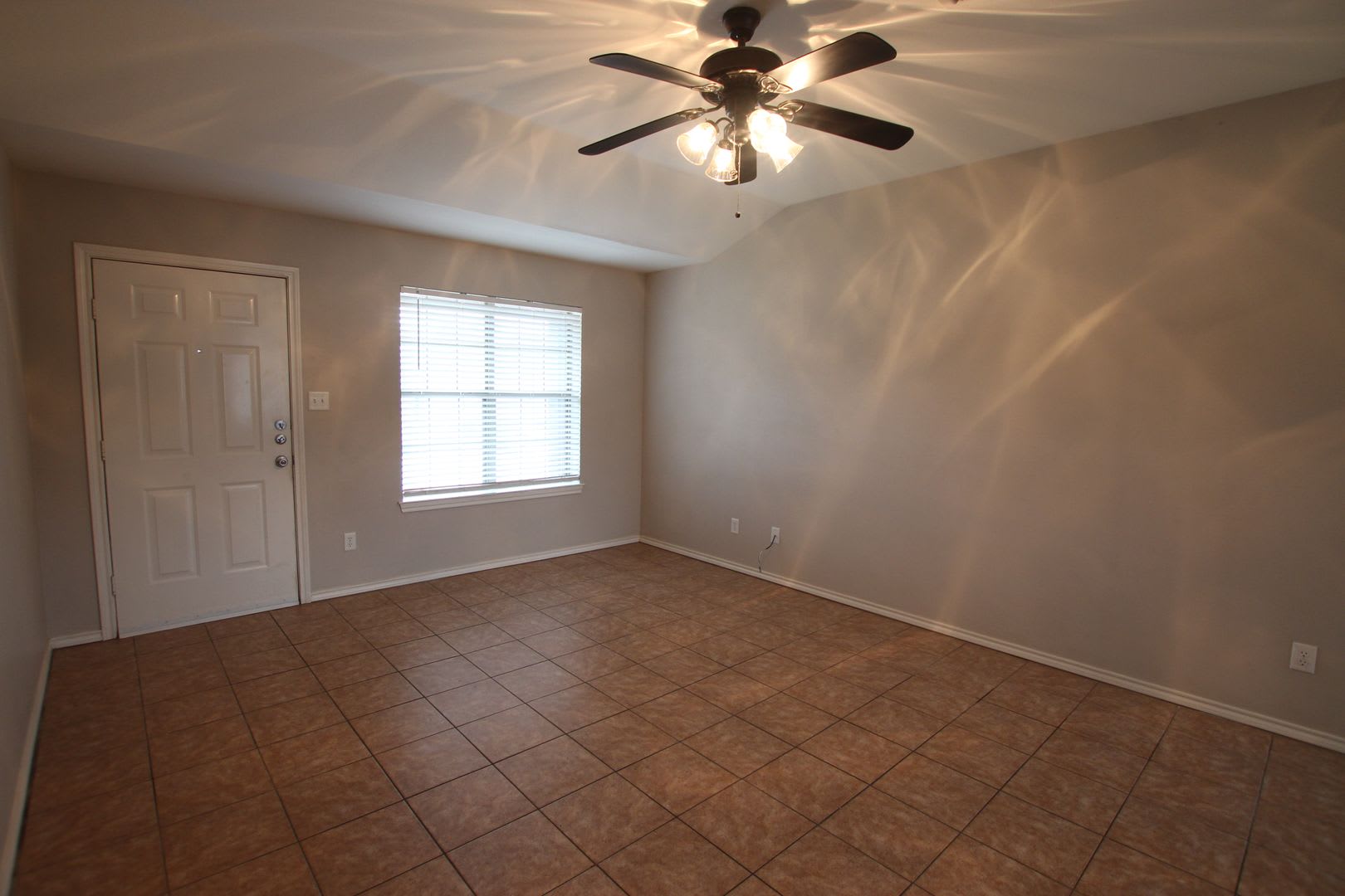 2 Bedroom Duplex for Rent in Lindale! – photo 2