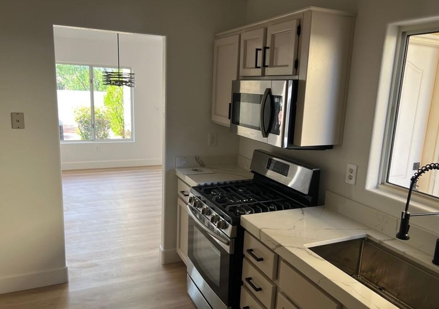 Beautifully Renovated 2-Bedroom Home in Sun City Summerlin – photo 4