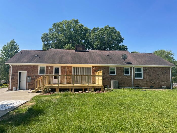 7327 Meadowdale Lane – photo 2