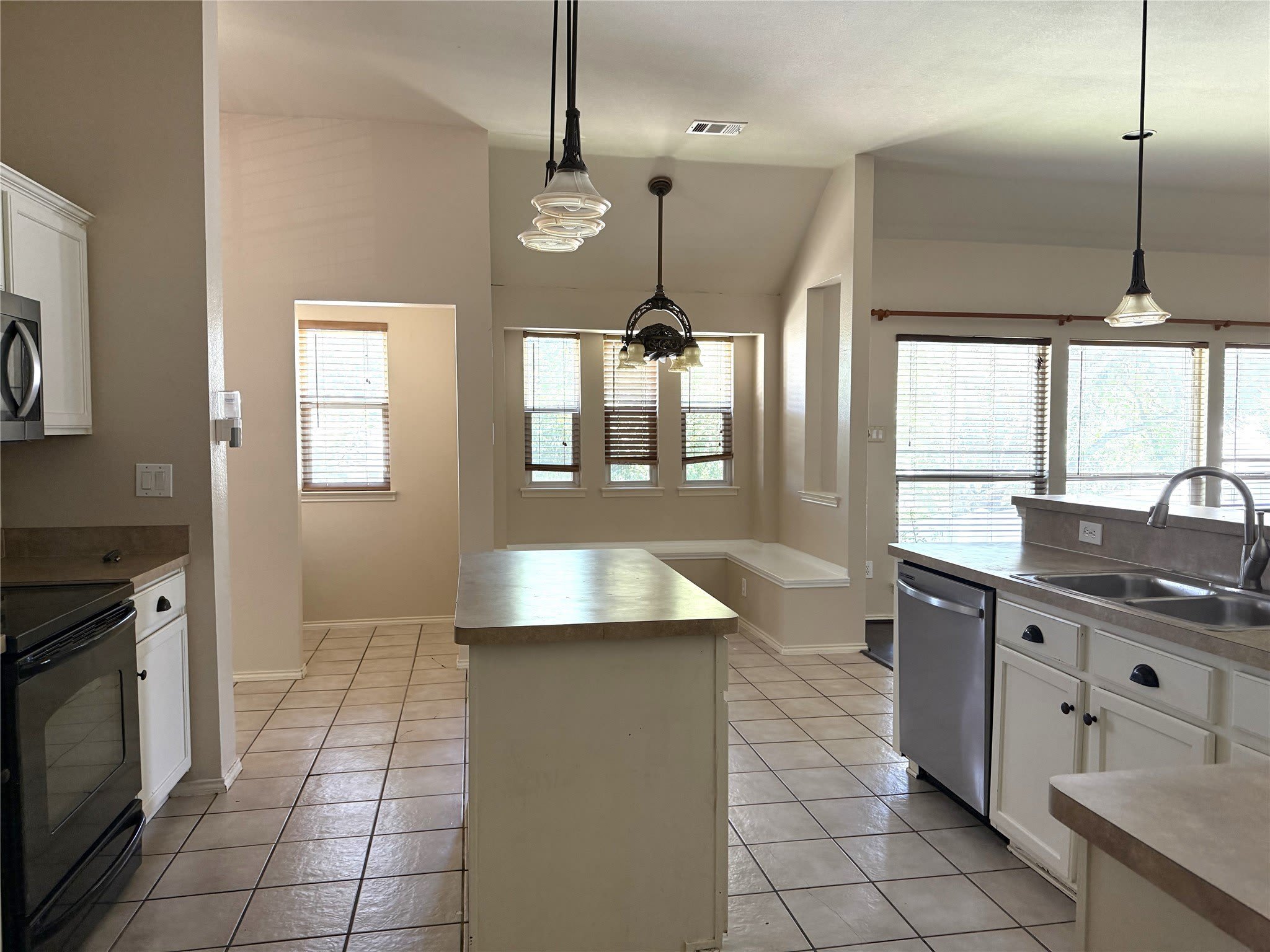 2406 Hillside Drive – photo 5