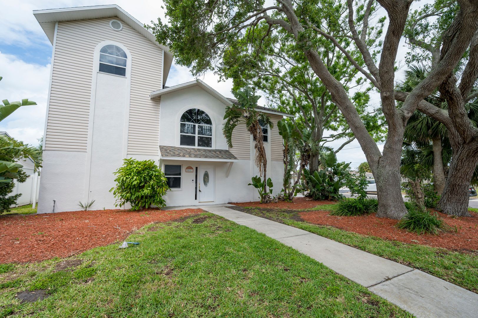 Get 500 Off Your First Month S Rent For A Limited Time Coastal Retreat Steps From The Sand In Indian Rocks Beach – photo 1