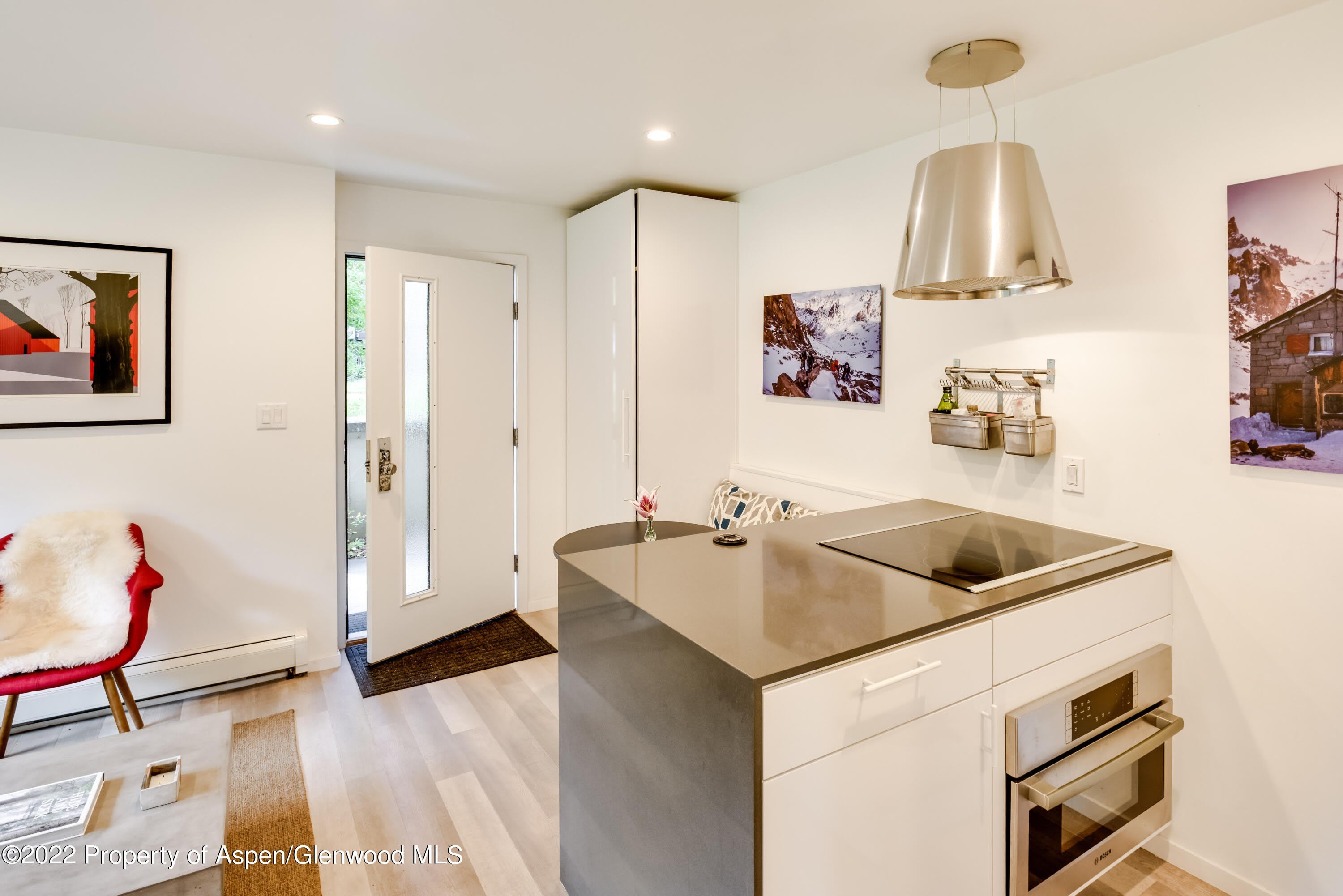 700 W Hopkins Avenue – photo 3