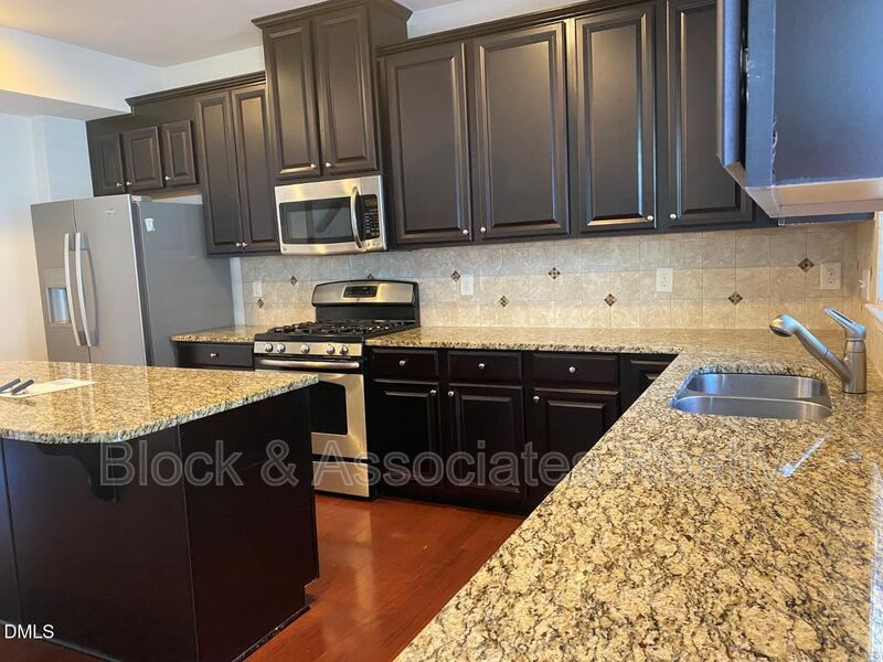 2412 Historic Circle – photo 2