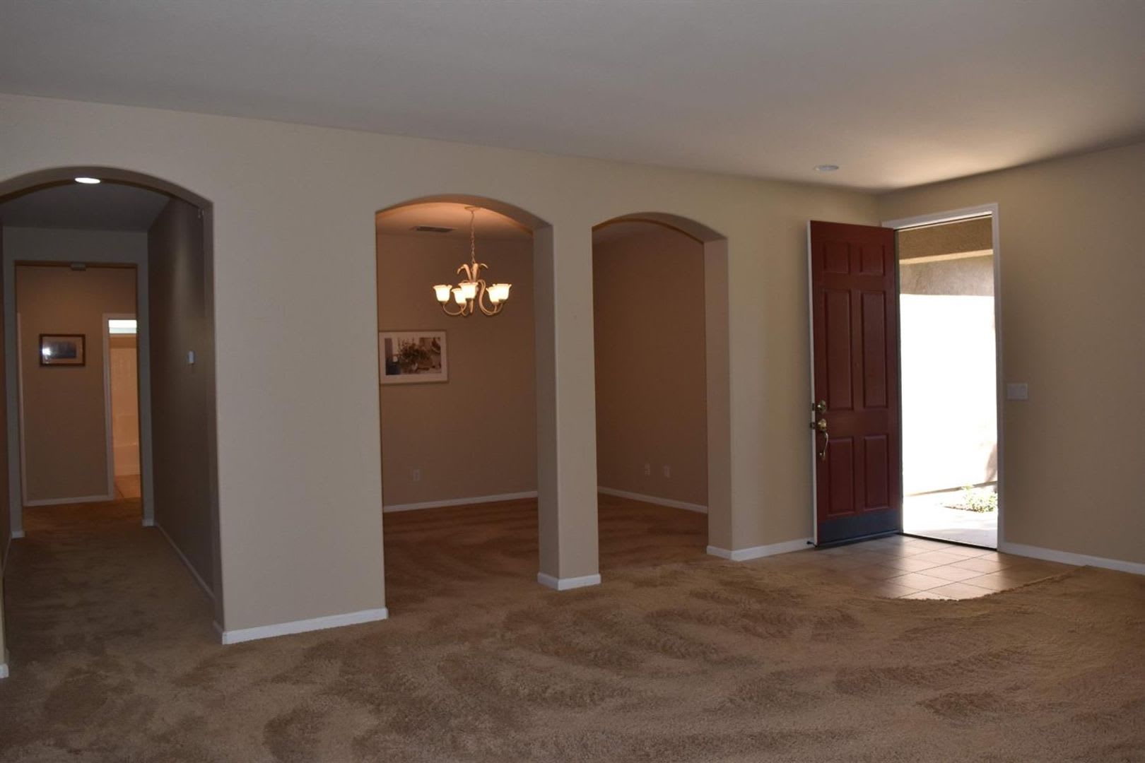 Beautiful Single-Story Home in a Desirable Lincoln Neighborhood! – photo 4