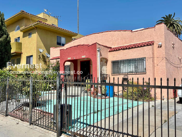 428 1/2 North Kingsley Drive – photo 2