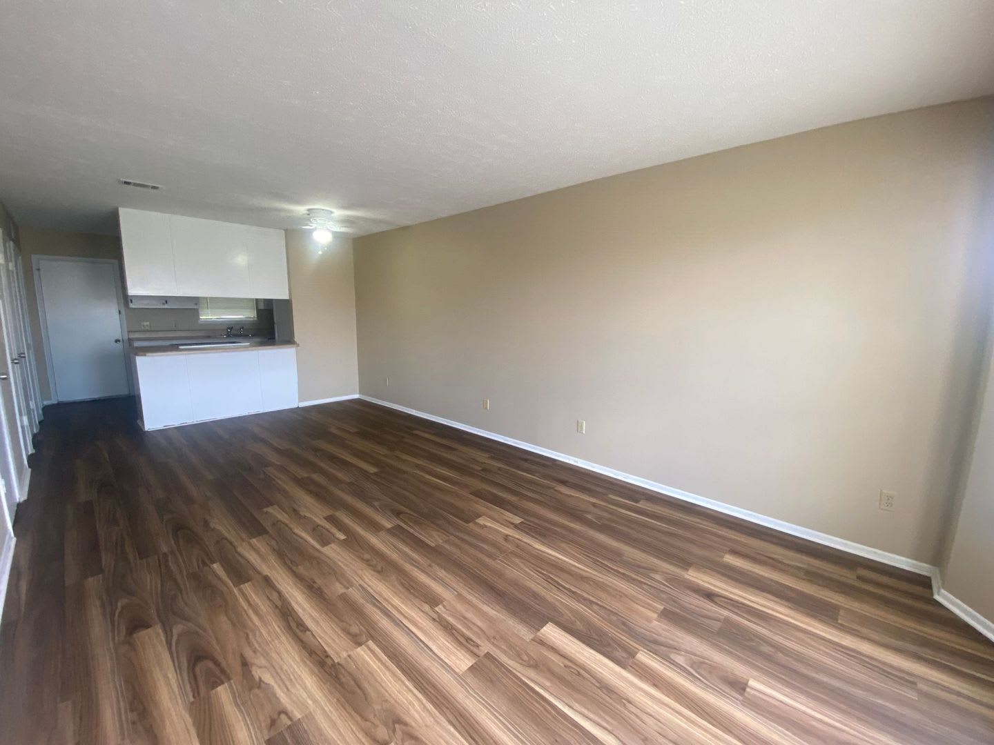 Large Townhome W Master Balcony Convenient To Tyndall Afb 1 2 Off Security Deposit For A D Military – photo 3