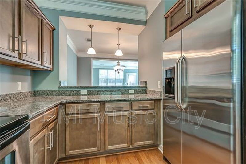2324 Knowles Ave – photo 3