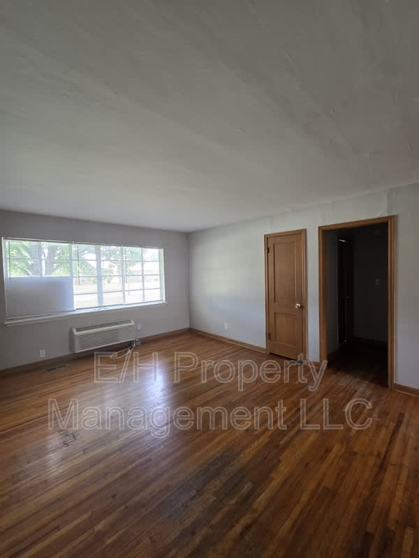 718 South Hunter – photo 3