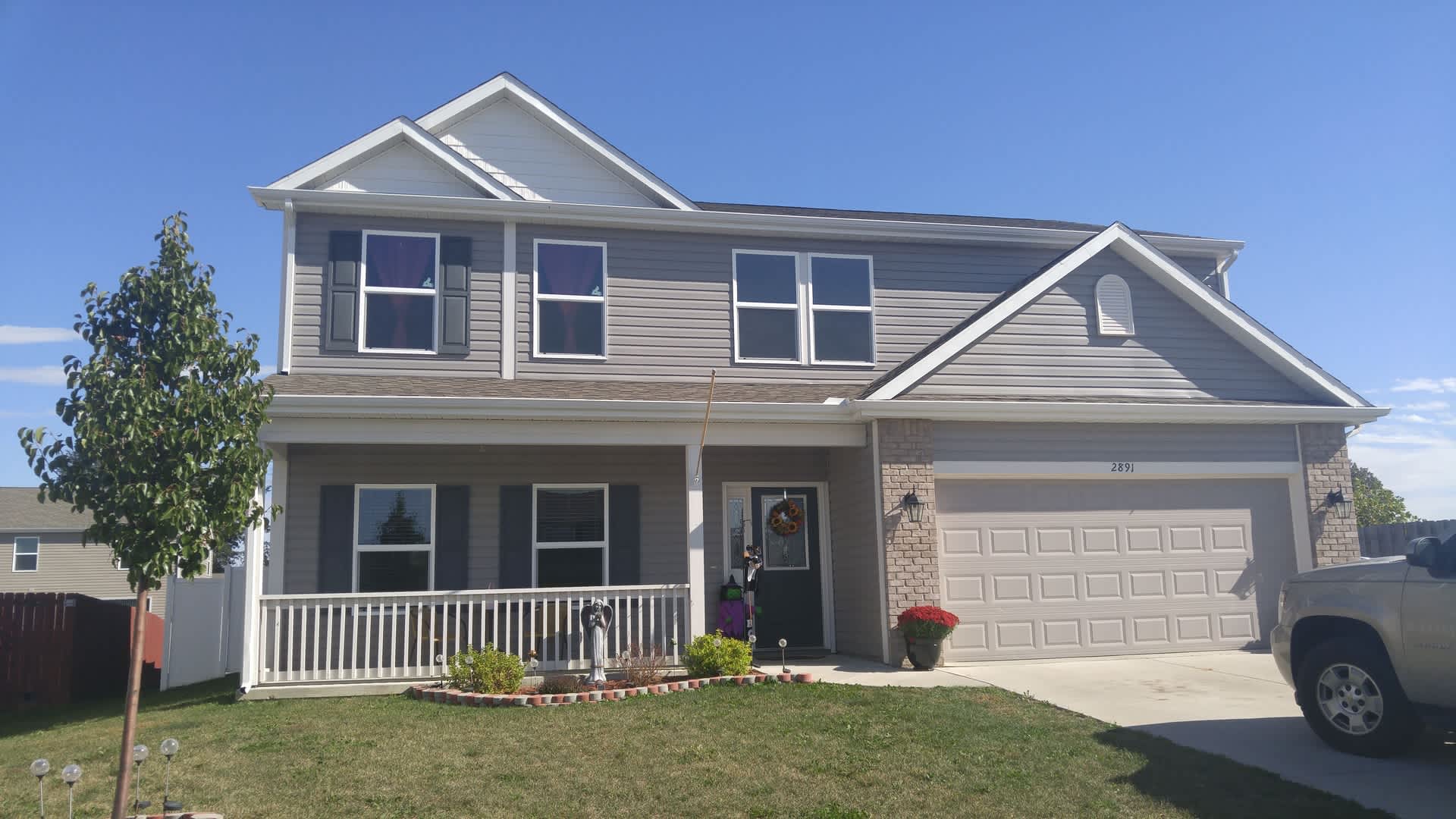Modern 4 Bedroom, 2.5 Bath West Side Single Family Home – photo 1