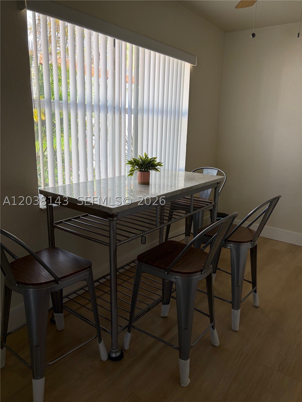 1635 Dewey St – photo 2