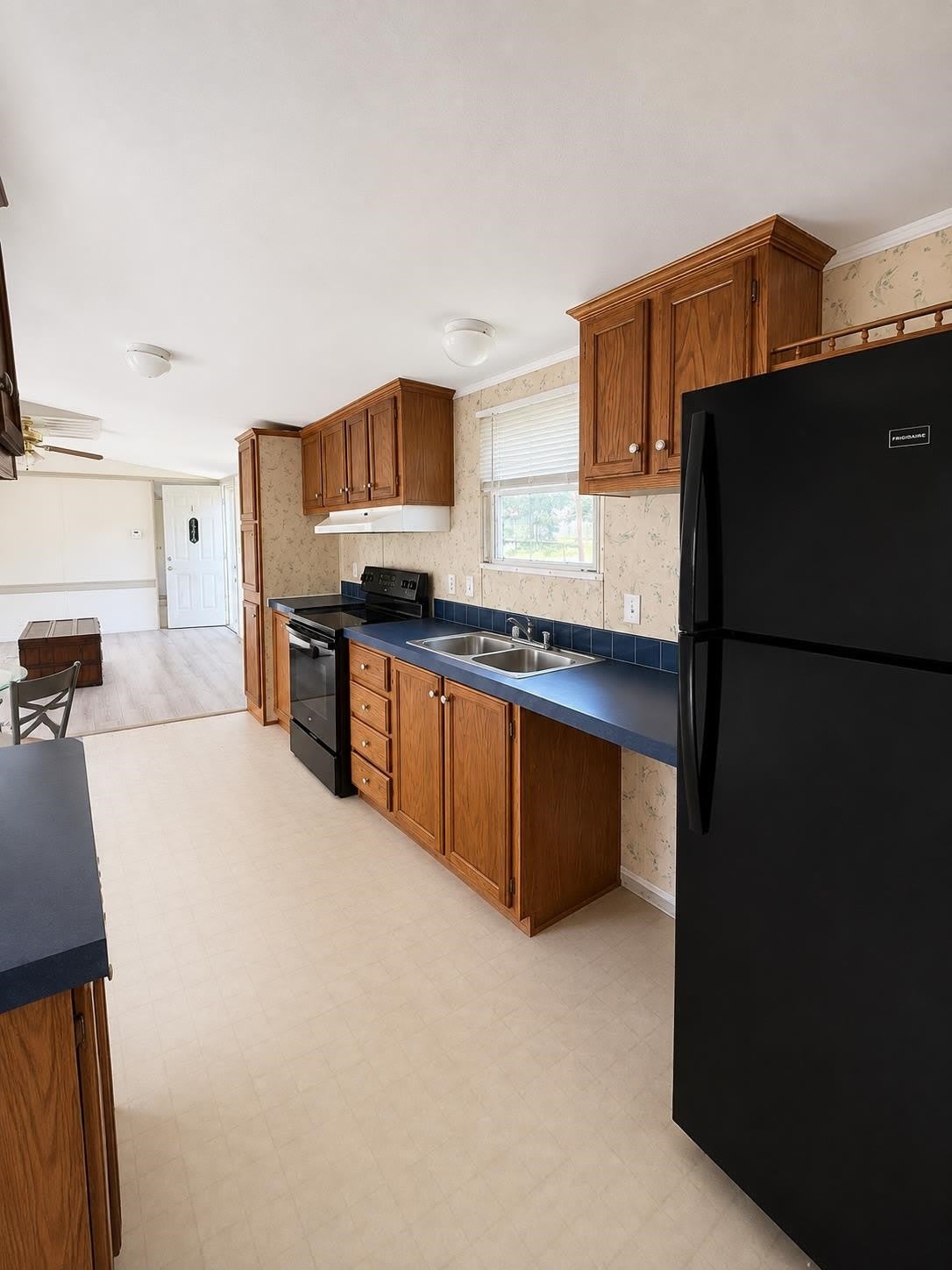 1719 WESTERN AVE – photo 3