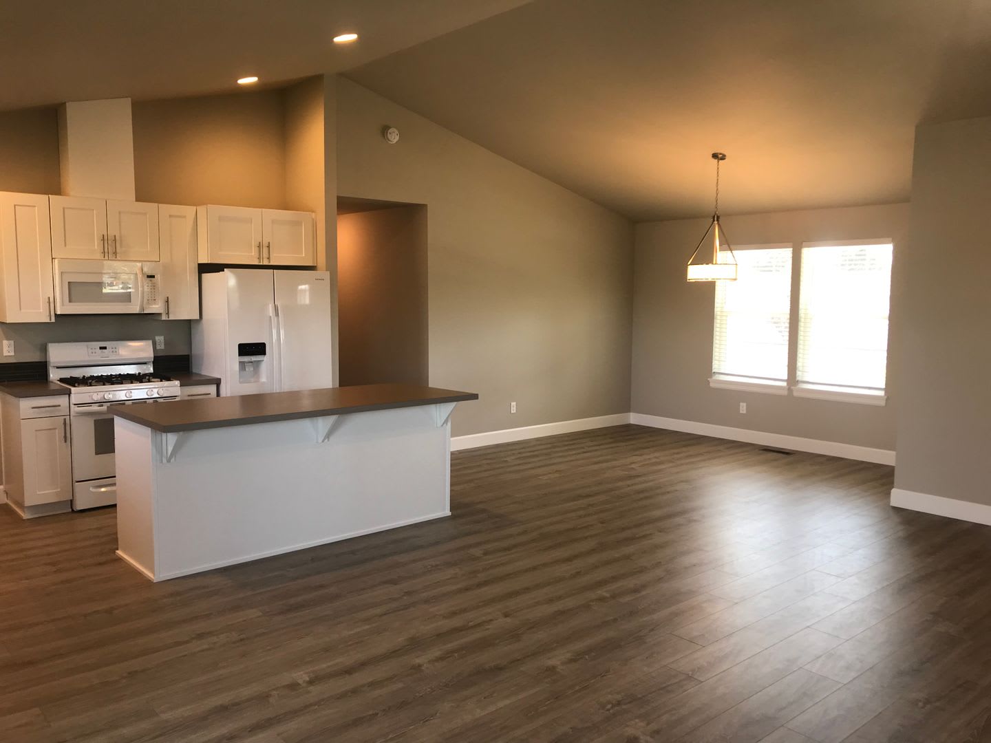 Newer Construction Single Level Home In Redmond – photo 4