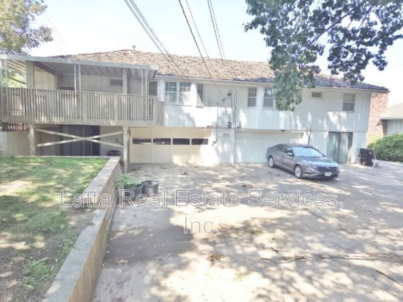 11601 E 61st St – photo 2