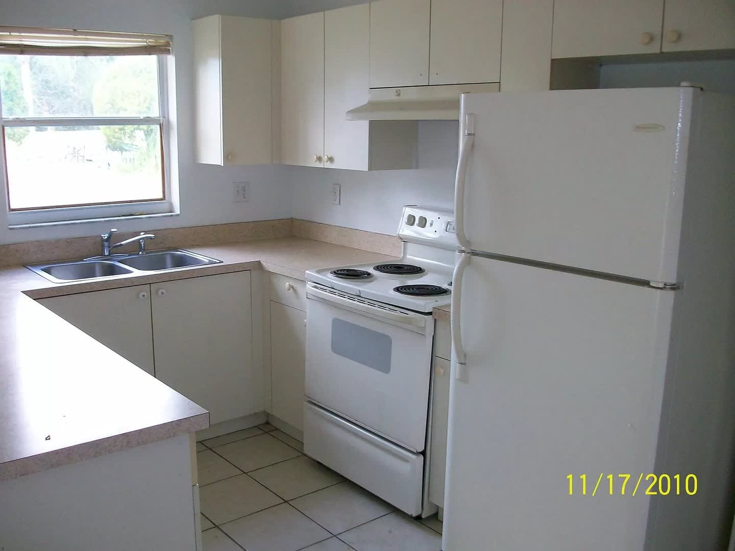 4 Bedroom 2 Bathroom Sarasota Home Plus Garage And Beautiful Lot Conveniently Located Near Downtown Beaches And Restaurants – photo 5