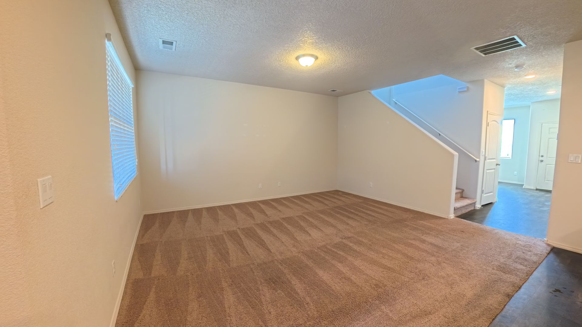 **Beautiful 3-Bedroom Home with Spacious Loft in Los Lunas, NM!** – photo 4