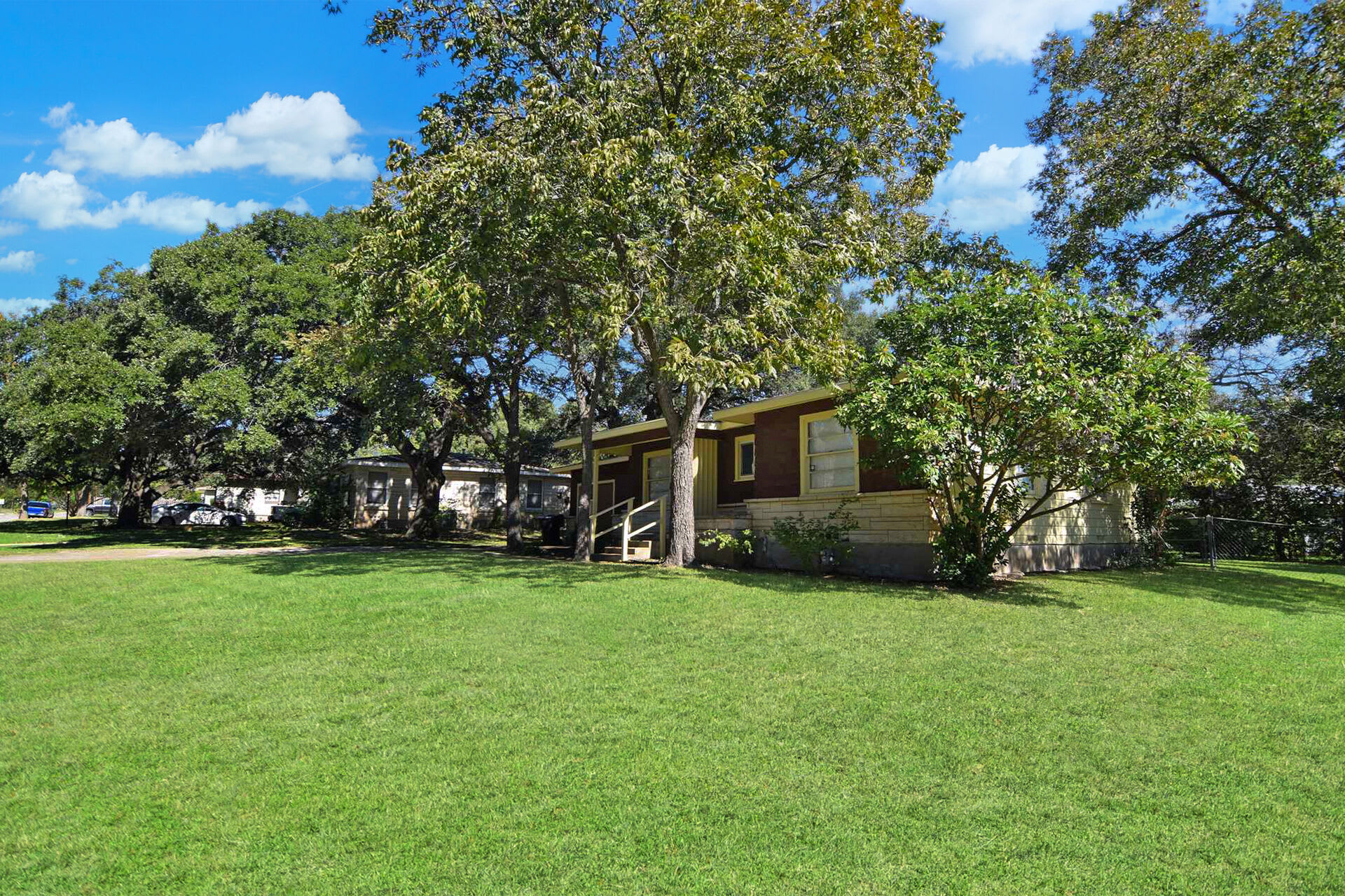 1417 Live Oak Dr – photo 3