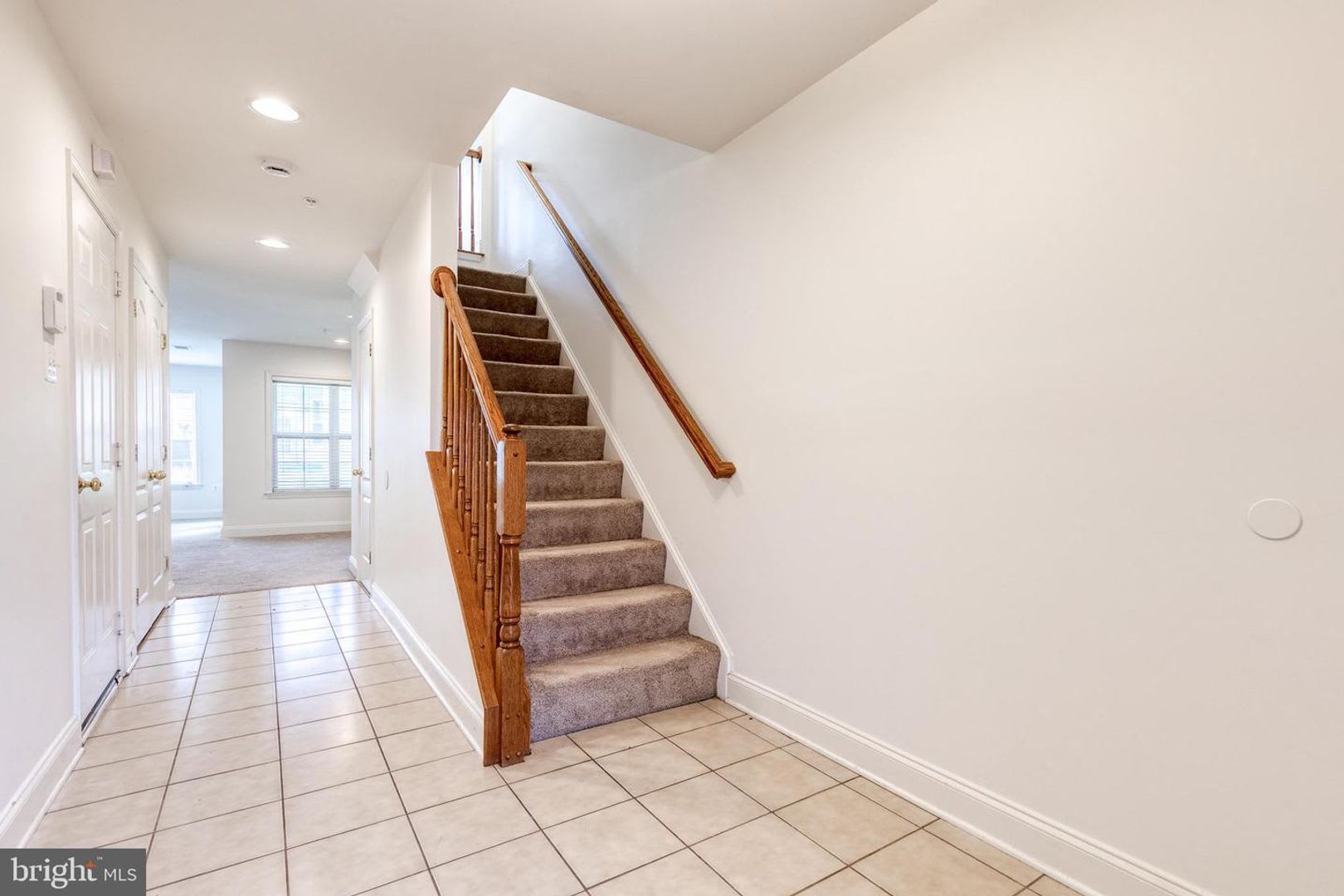 Stunning 3Bd 2 5Bth Garage Townhome In Owings Mills – photo 2