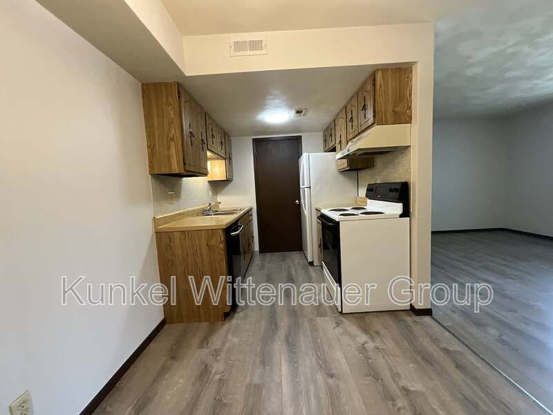 9519 West Main Street – photo 5