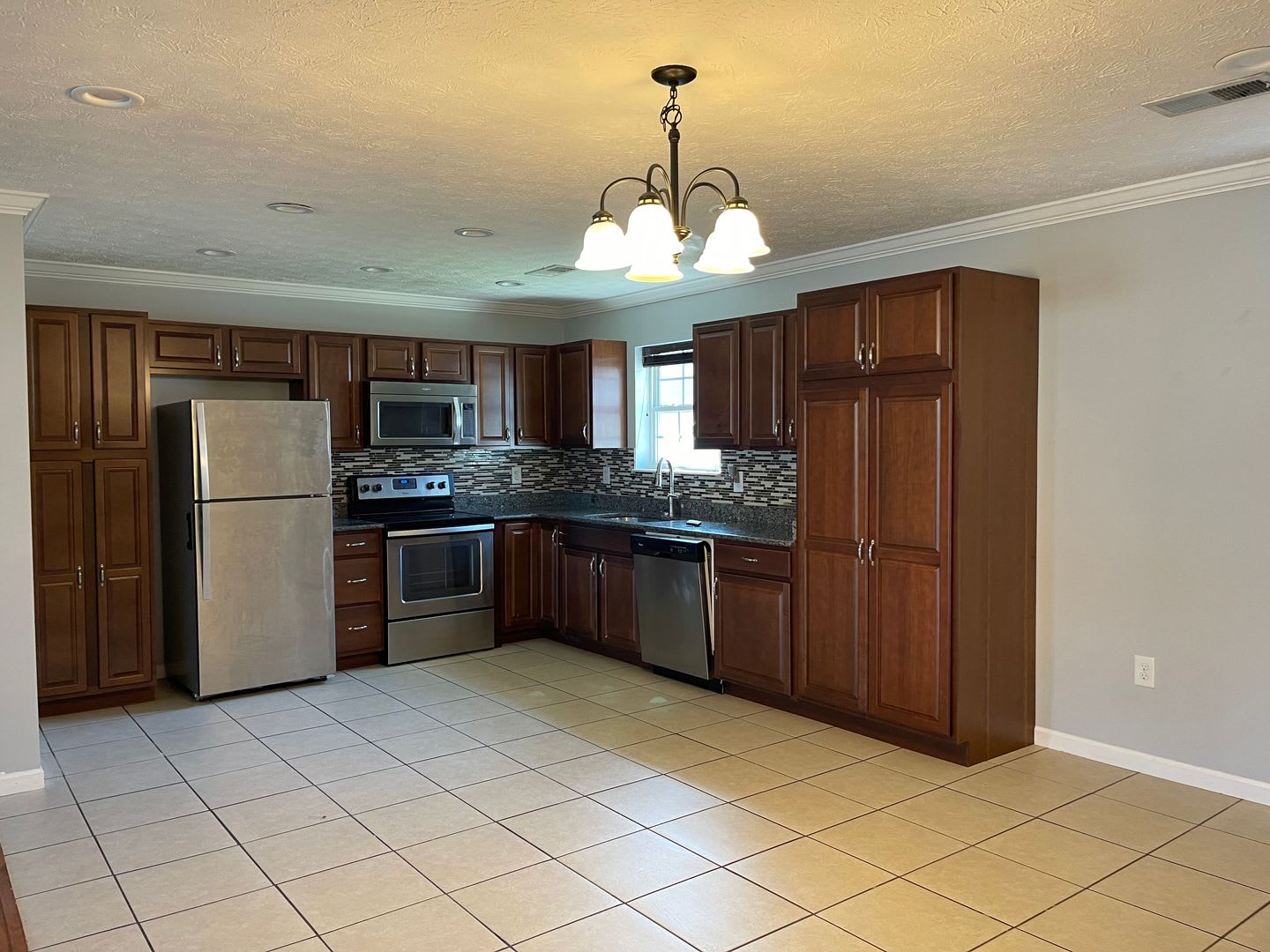 Location & Convenience!!! – photo 3