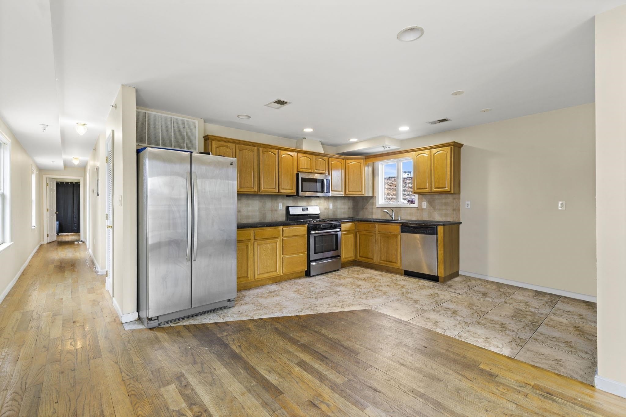 304 49TH ST – photo 2