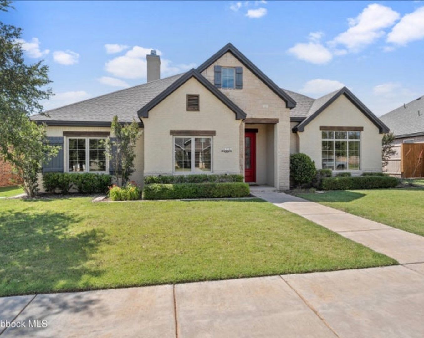 Newer 4 bed 3 bath now available in Wolforth – photo 1