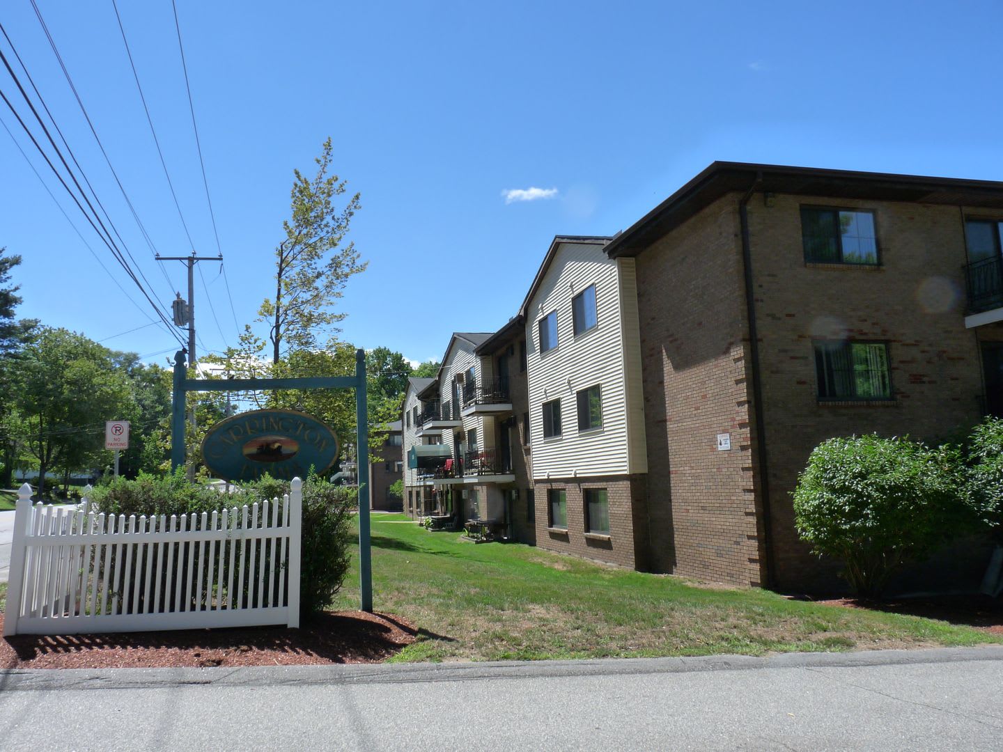 2 Bedroom, 1 bath, 3rd floor apartment in Hooksett, NH – photo 2