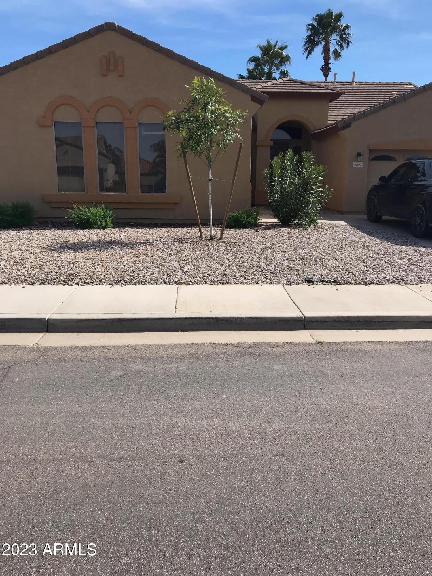 2619 E Hazeltine Way – photo 2