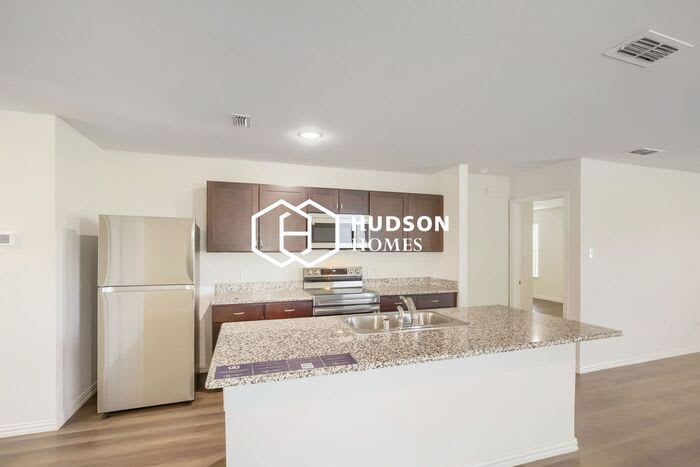 811 South Sutton Street – photo 5