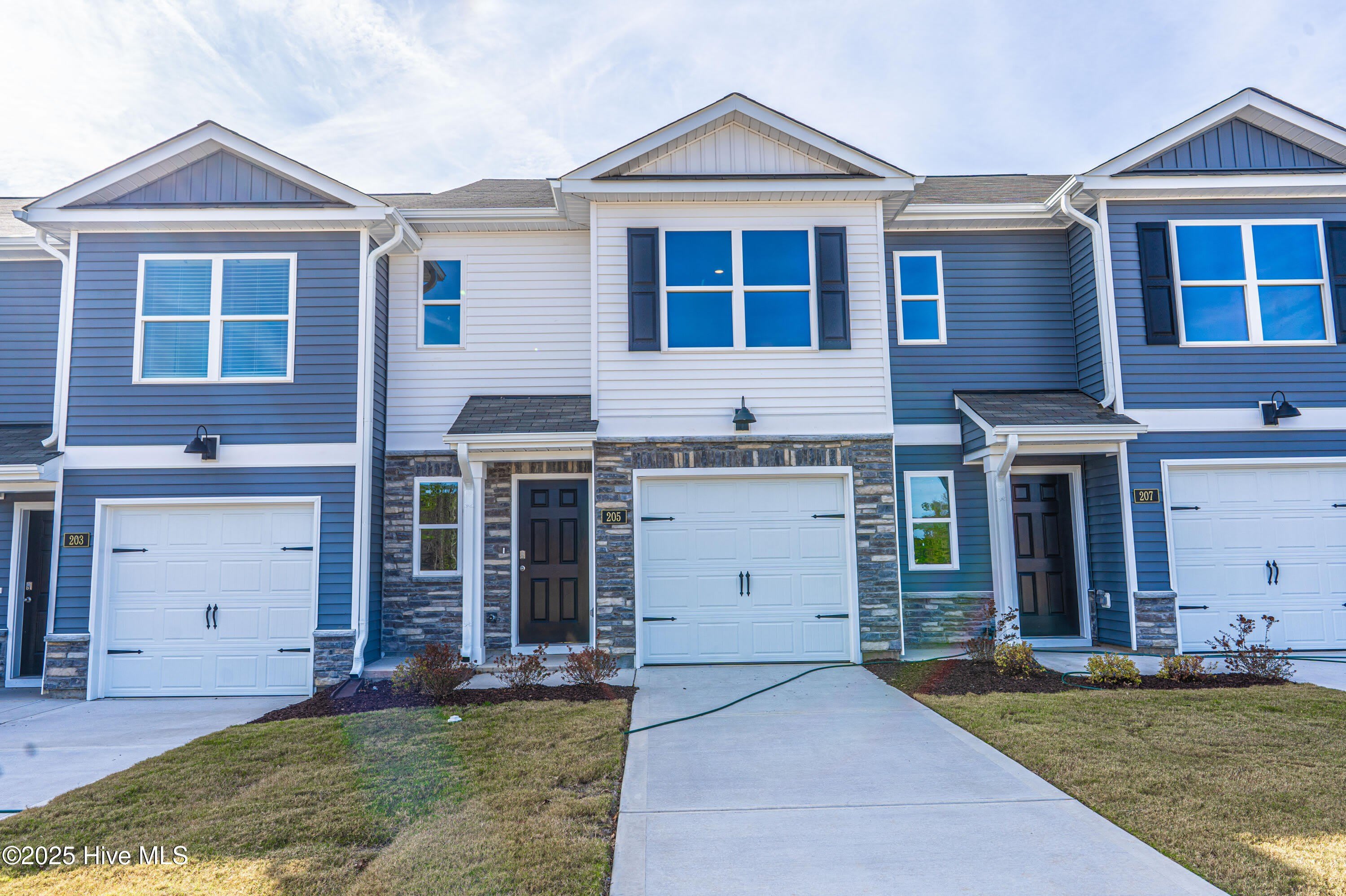 205 Maddox Drive – photo 1