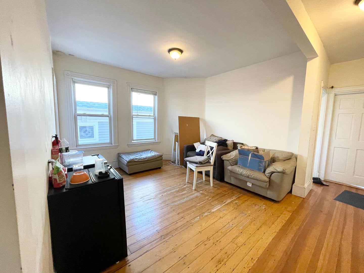 Modern 4-Bedroom on Sachem St — In-Unit Laundry • Updated Kitchen • Prime Mission Hill – photo 2