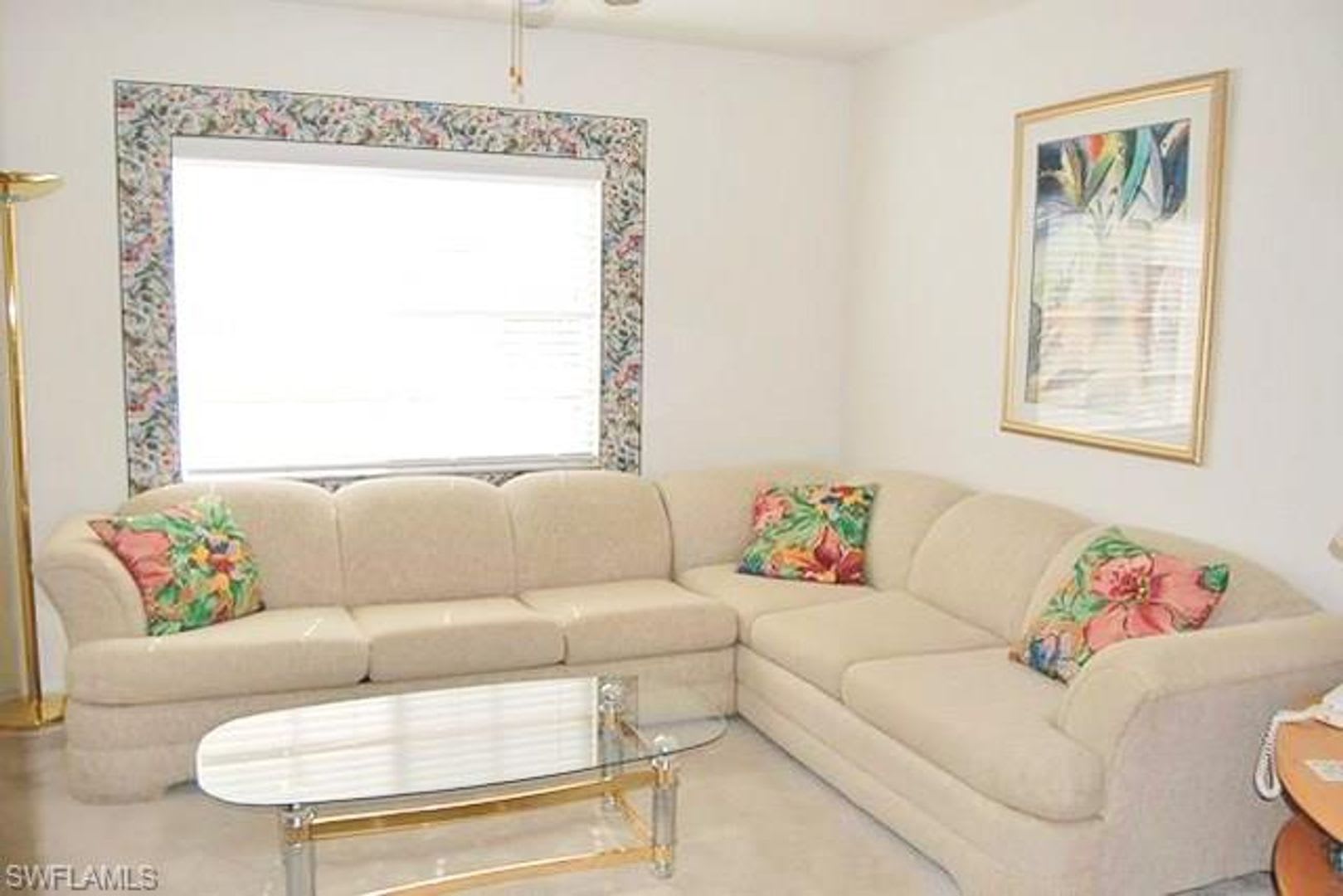 Bright and airy in beautiful gated community – photo 5