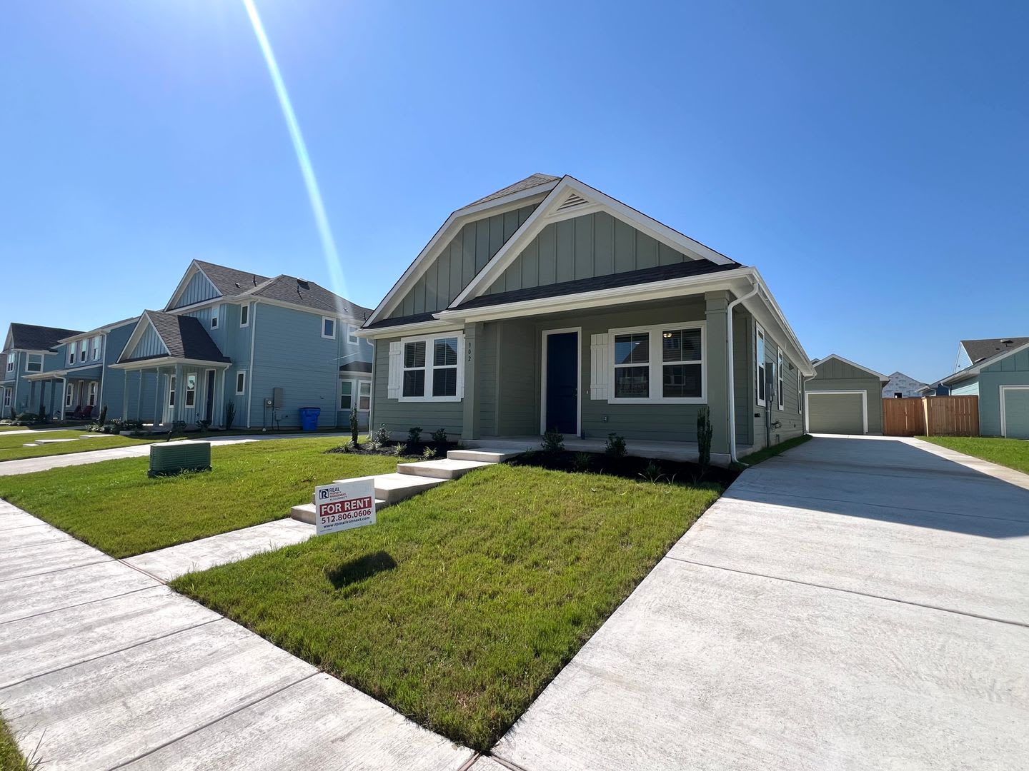 2024 Single Story Detached 3 Bedrooms And 2 Bathroom Single Family Home For Rent In Taylor Tx Across Street From Taylor High School – photo 2