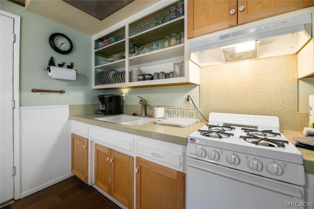 225 W Rainbow Boulevard – photo 5