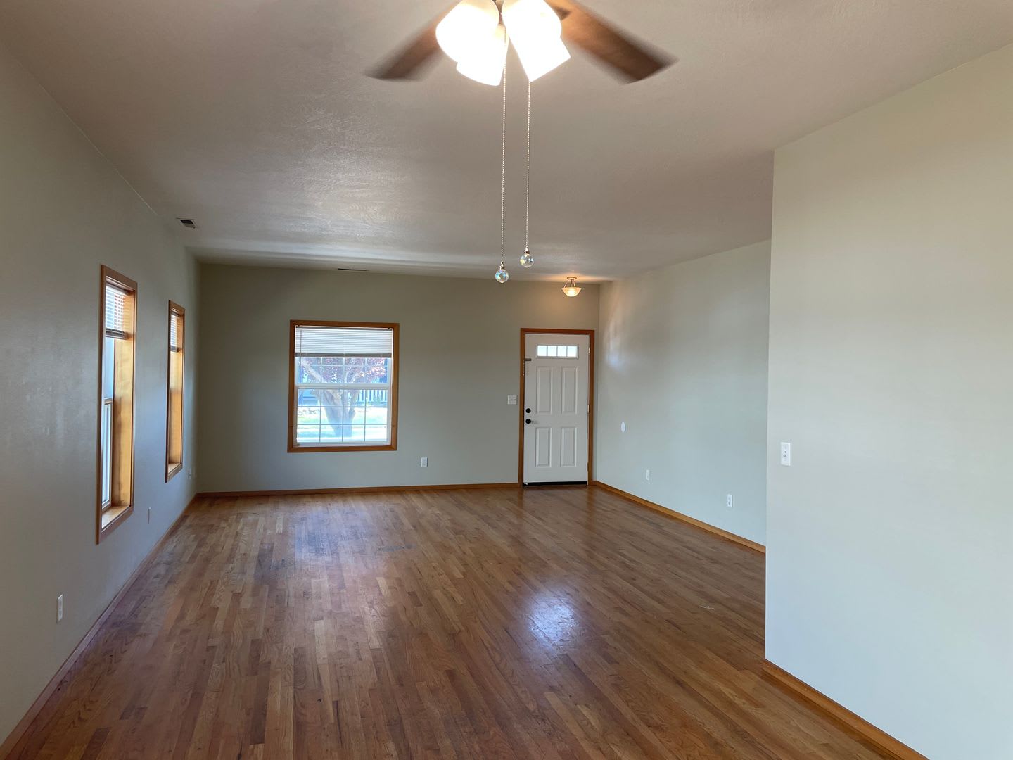 Charming Craftsman 3 Bedroom 2 Bath home in Located in Friendly Central Point – photo 3