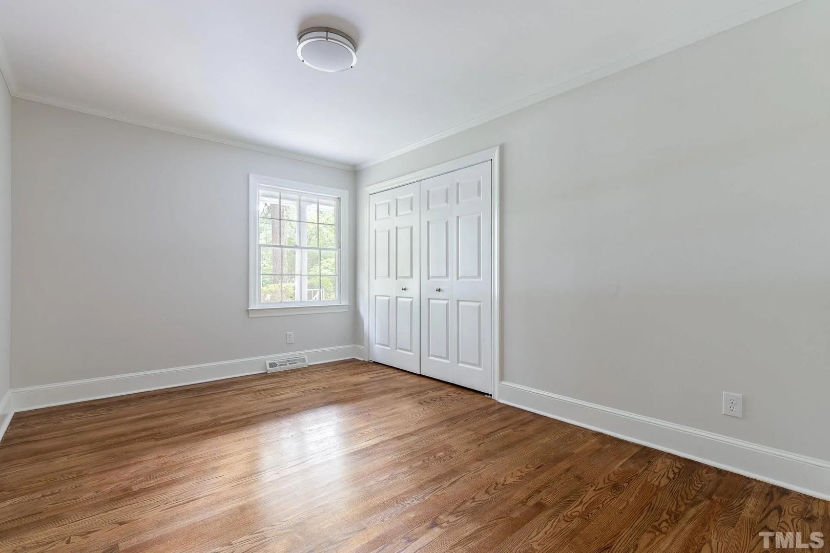 Room In 5 Bedroom House At 4600 Joyner Pl – photo 4