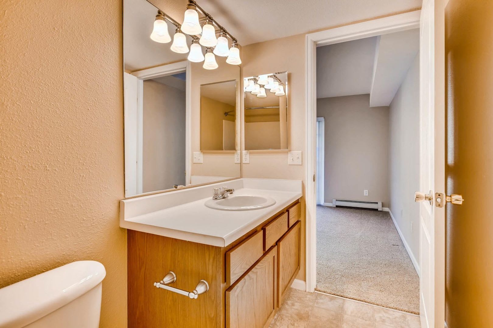 2 Bedroom Between Breck And Frisco Top Floor Heat Included 1 Car Garage Vaulted Ceilings Greenbelt On The Colorado Trail – photo 4