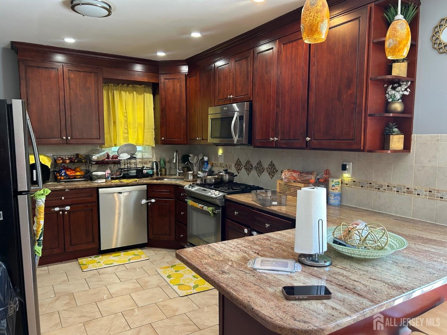 869 Gates Avenue – photo 4