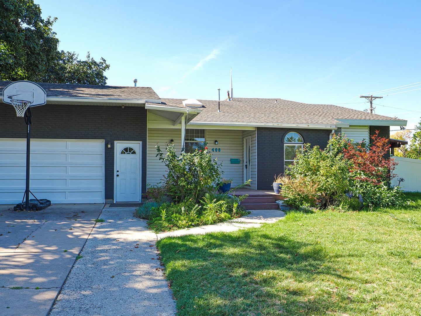 5 bedroom, 2 bath Bountiful Home – photo 3
