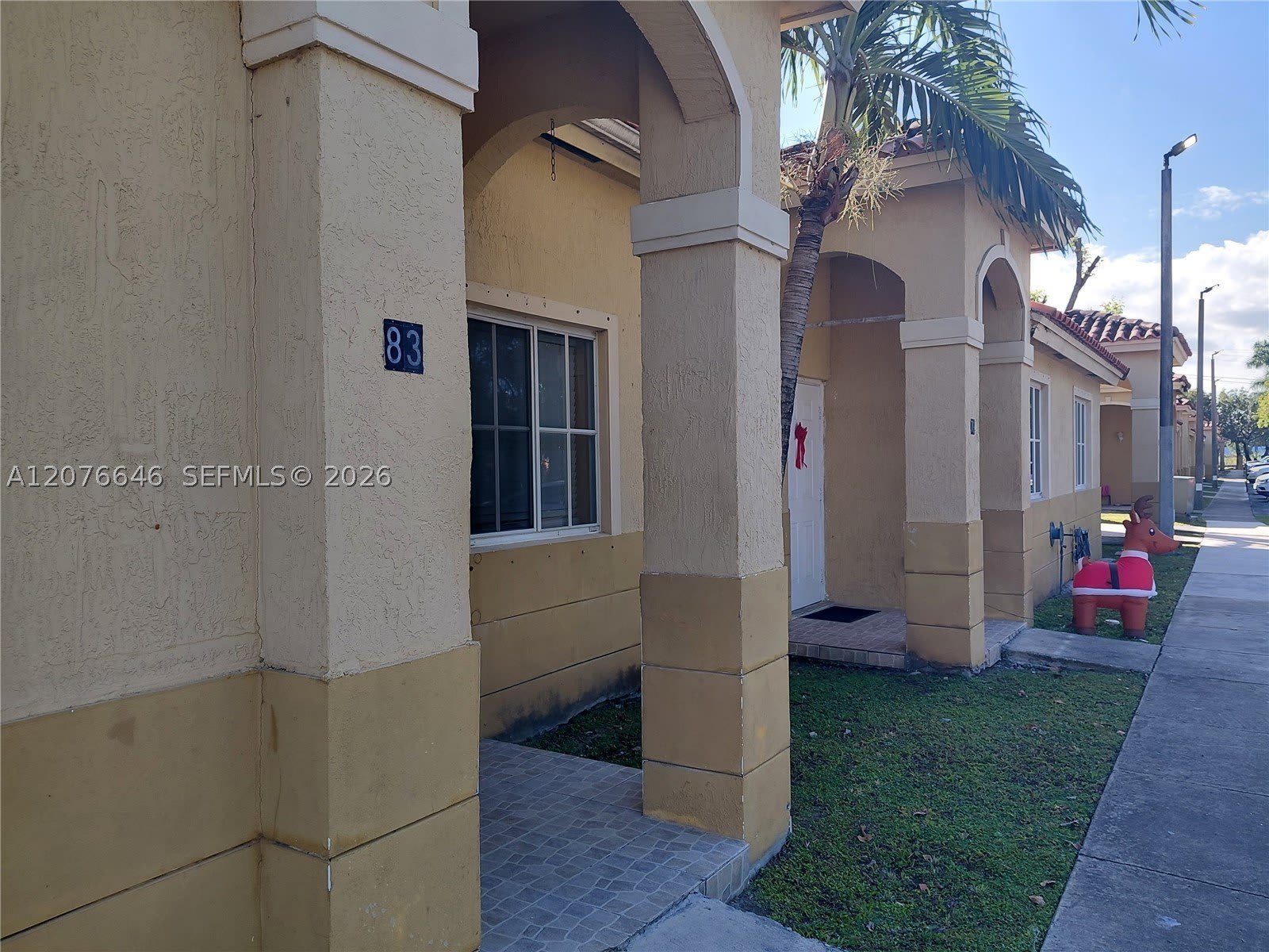 83 NE 13th Ave – photo 1