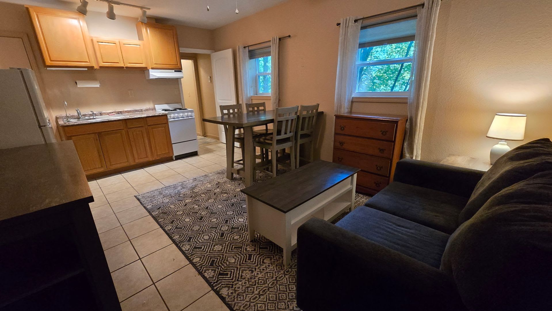 ***1 Bedroom 1 Bathroom furnished basement apartment*** – photo 1