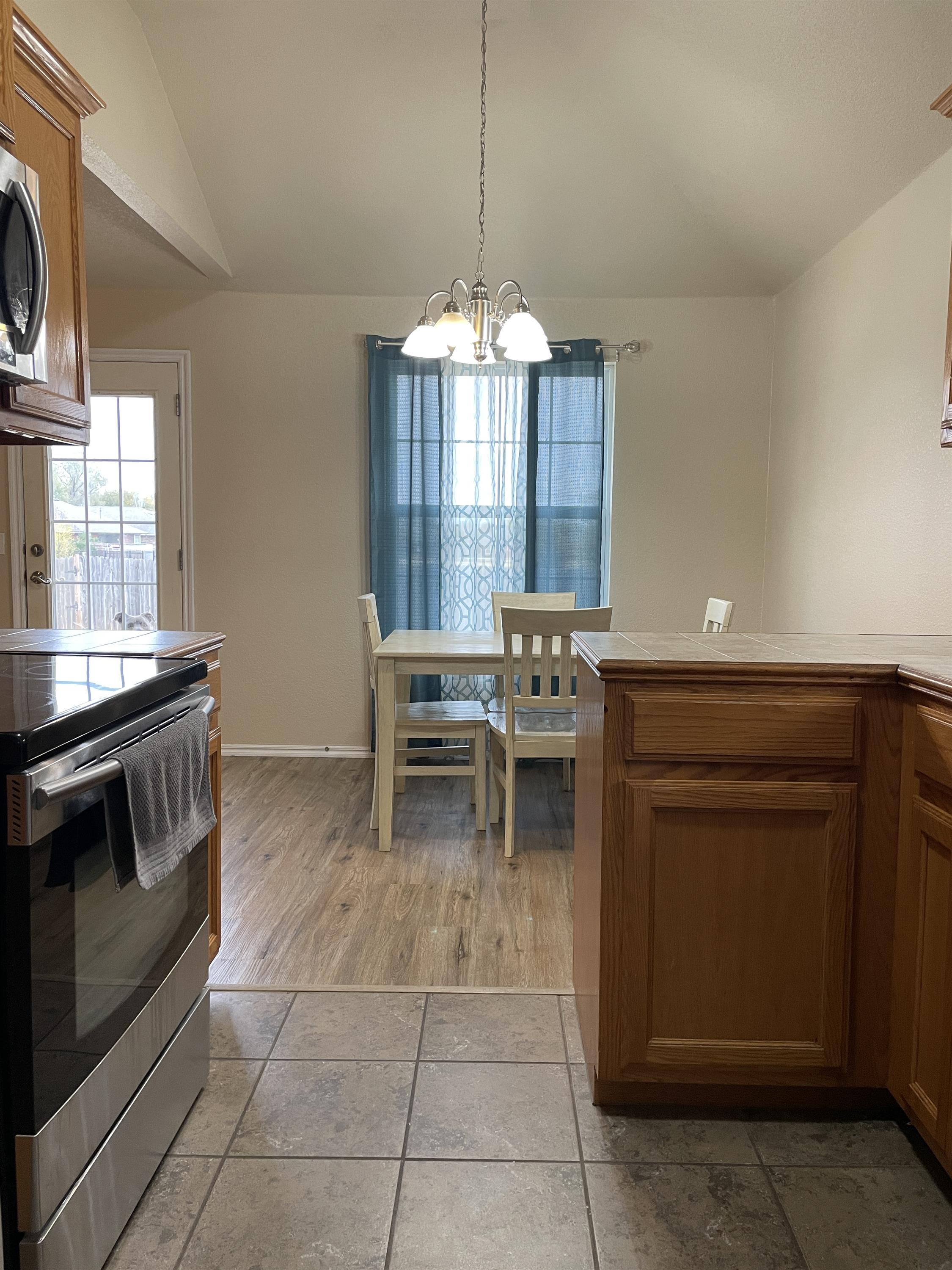 2513 Queenston Avenue – photo 4