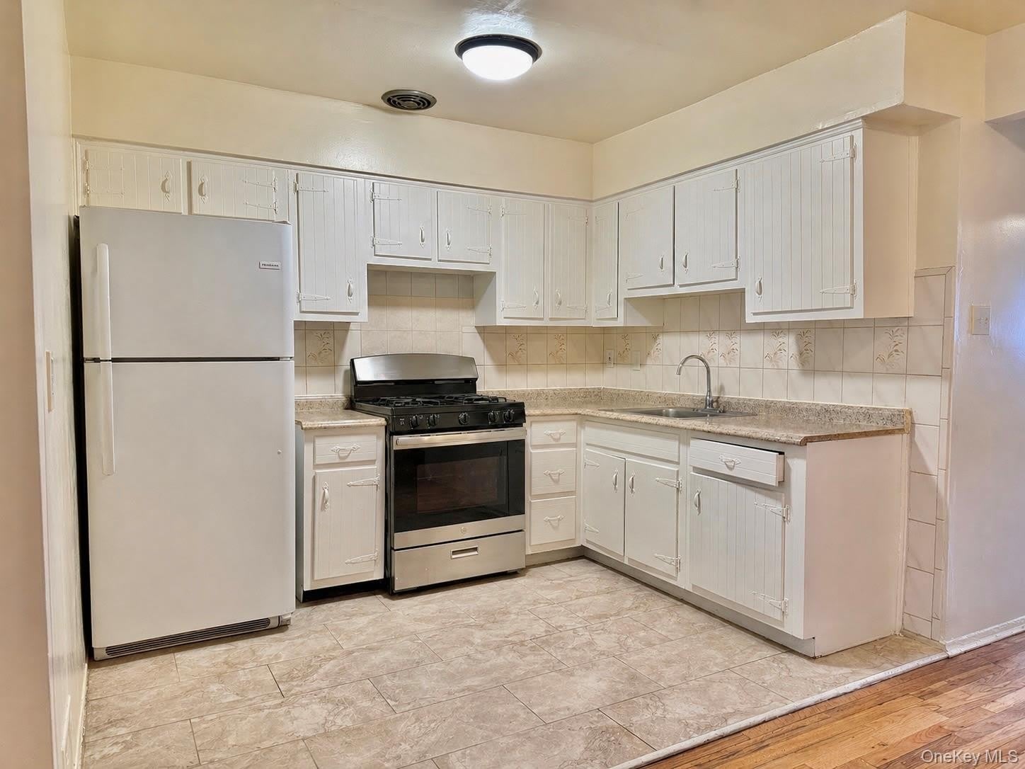 1958 Burke Avenue – photo 2