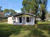 1049 Terry Avenue S – photo 1
