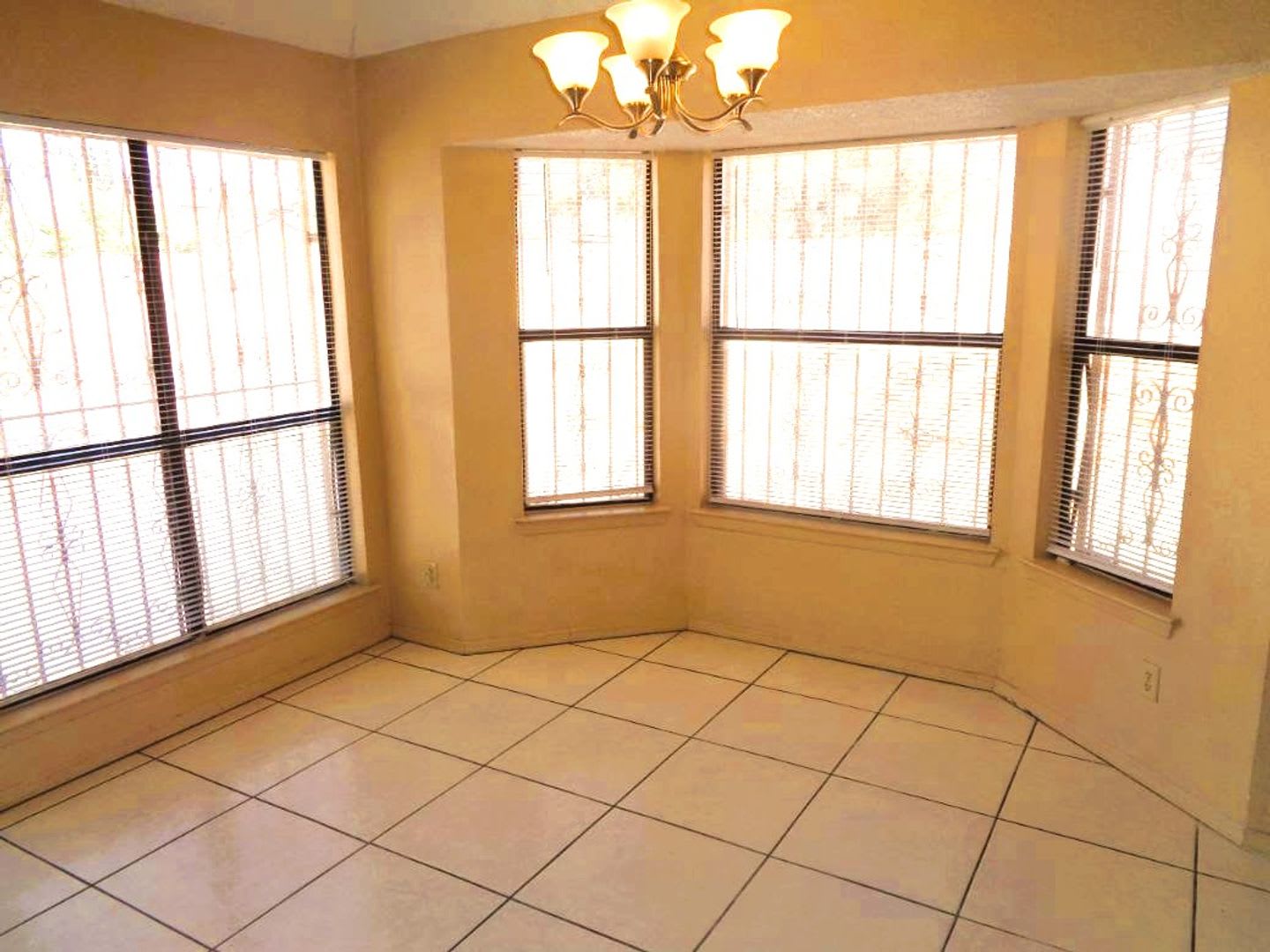Nice Single Level Westside Home With Refrigerated Air Located In Quiet Well Established Neigthborhood – photo 5