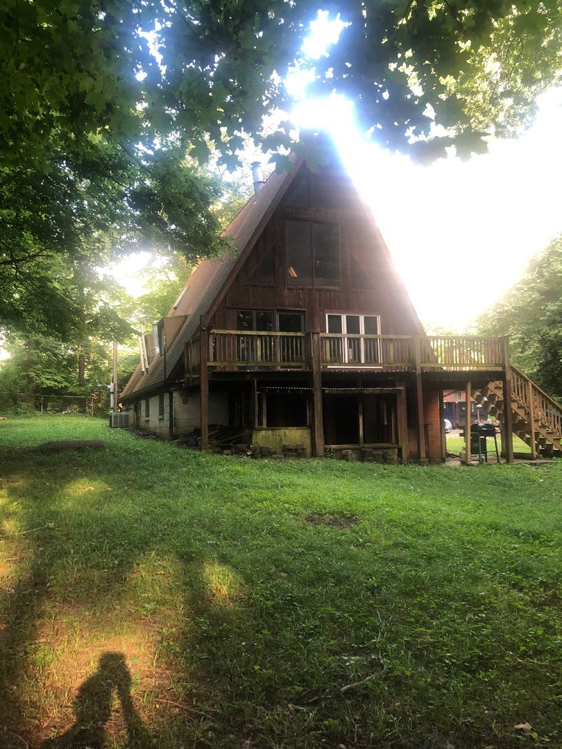 5 bed Cabin A-frame in the woods with large back deck, Next to IU Golf Course and Foundation! – photo 4
