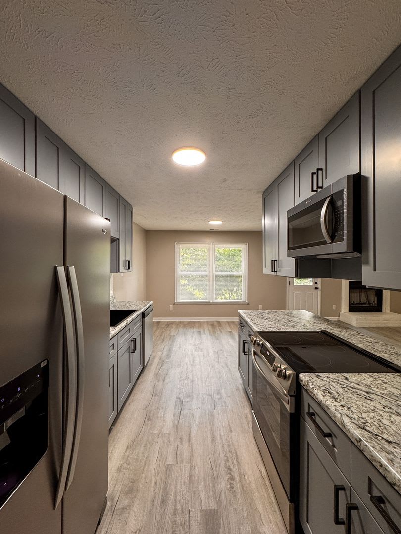 Updated 3 Bed 2 Bath Home near Fort Bragg – photo 2