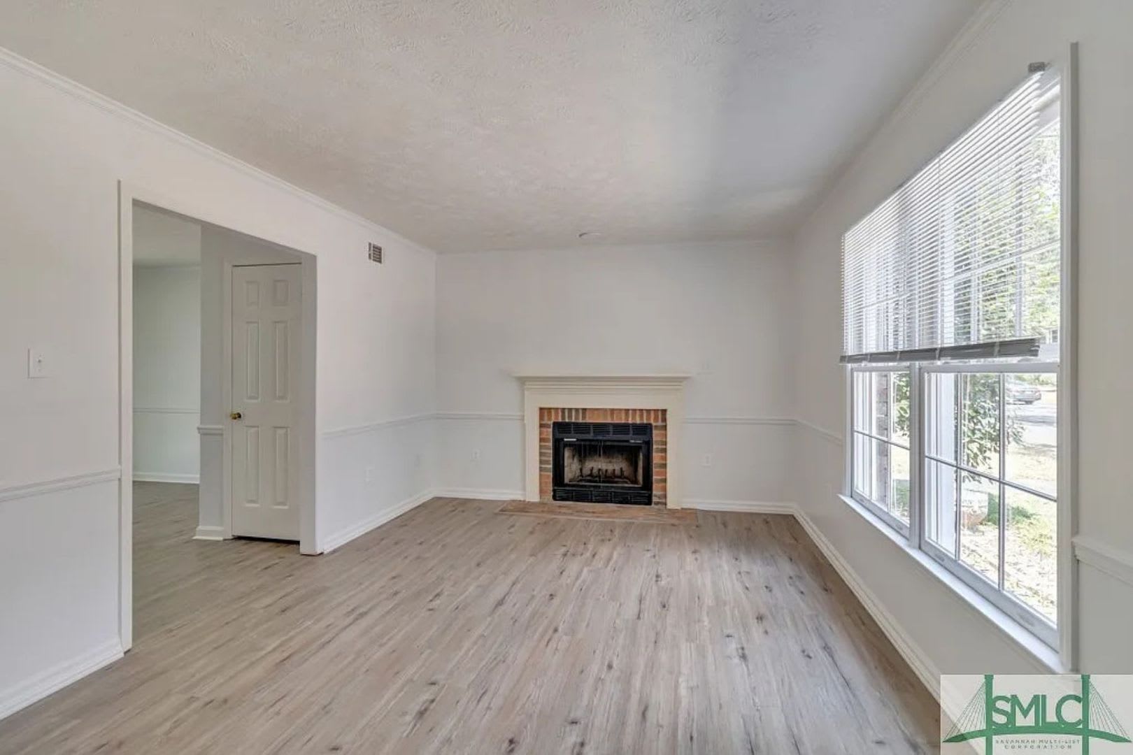 Spacious 2 Bedroom Brick Townhome With Private Fenced Yard – photo 3