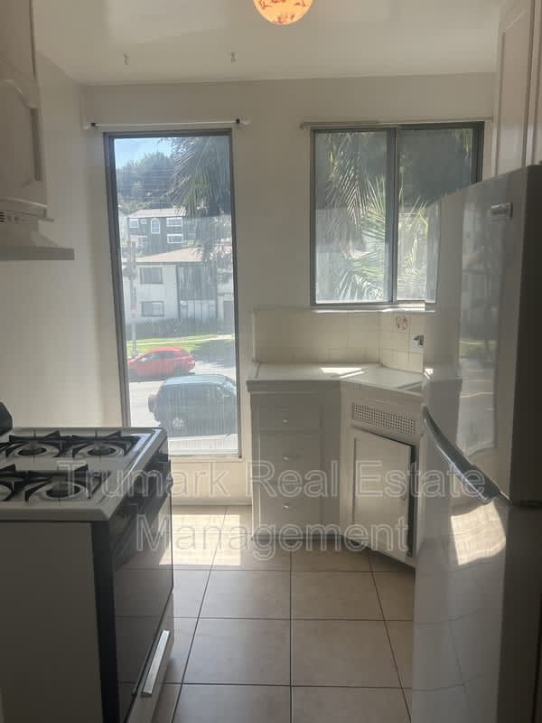 3731 Los Feliz Blvd – photo 5